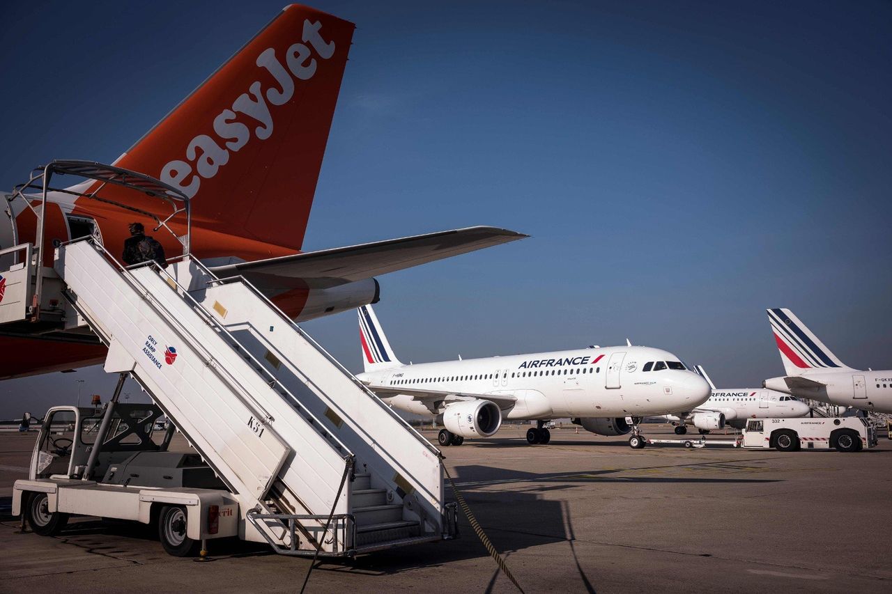 Chaos na lotnisku Paryż-Orly wciąż trwa. Awaria kontroli ruchu lotniczego w niedzielę spowodowała odwołanie setek lotów