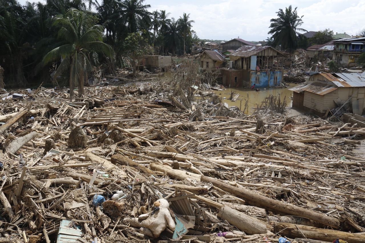 Sumatra po katastrofalnych ulewach. Bilans ofiar nadal rośnie