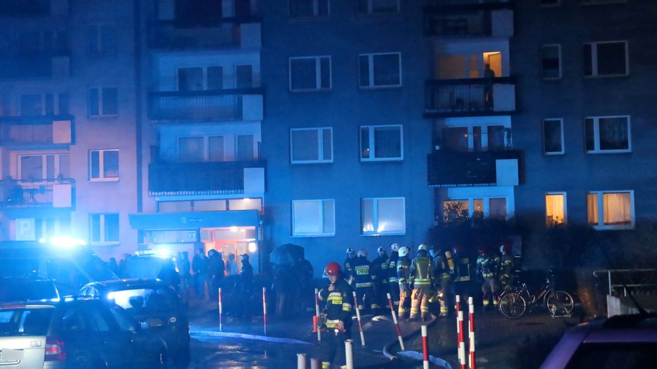 miejsce po�arumiejsce po�aru, Osiedle AK, po�ar w bloku, stra�acy