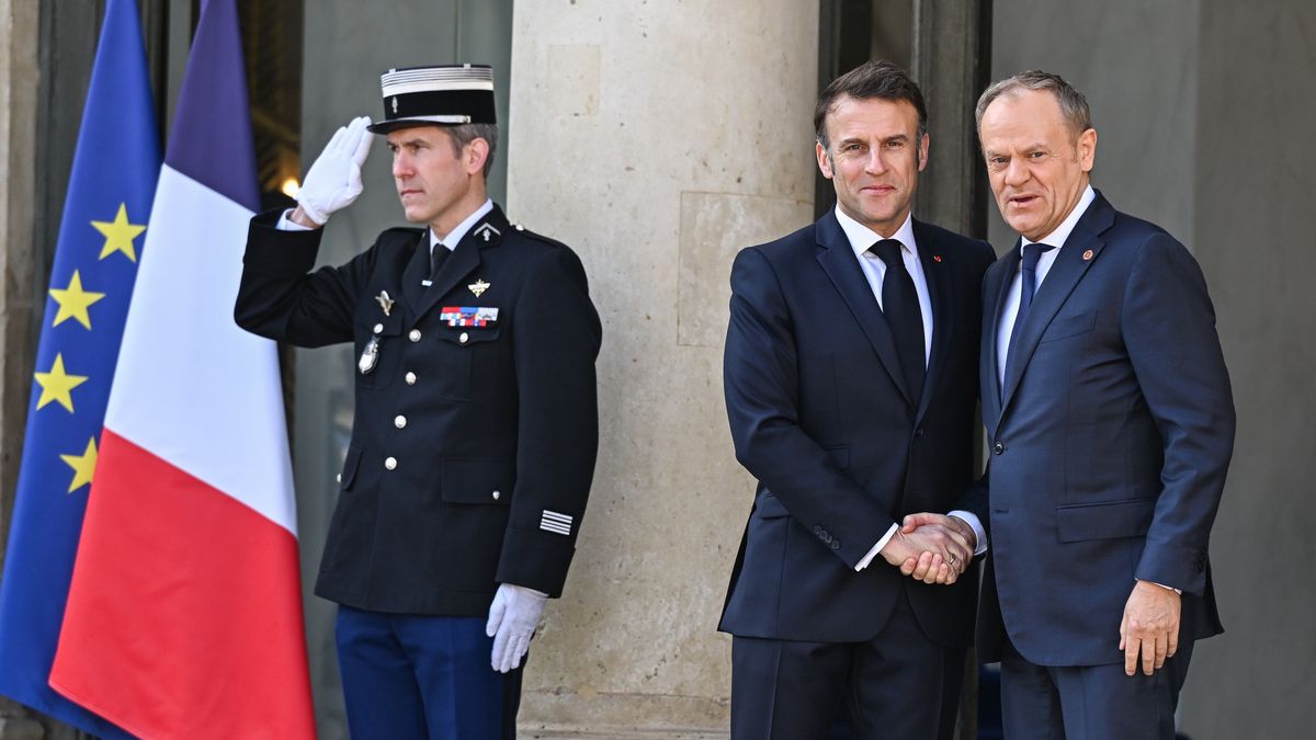 Emmanuel Macron, Donald Tusk
Pary�, Francja, 27.03.2025. Premier Donald Tusk (P) i prezydent Francji Emmanuel Macron (C) podczas powitania przed Pa�acem Elizejskim w Pary�u, 27 bm. W Pary�u odbywa si� szczyt ws. gwarancji bezpiecze�stwa dla Ukrainy. (sko) PAP/Radek Pietruszka
Radek Pietruszka
polityk, polityka, spotkanie, UE, Unia europejska, wizyta, wizyta zagraniczna
