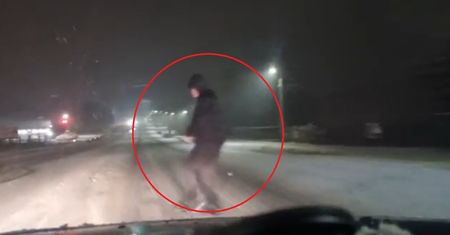 To mogło skończyć się tragicznie. Po alkoholu wszedł pod samochód