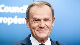 Donald Tusk pobiera TRZY EMERYTURY. Premier miesięcznie zgarnia KILKADZIESIĄT TYSIĘCY