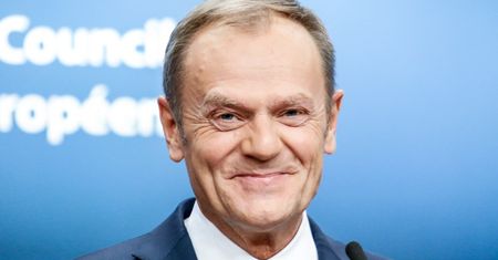 Donald Tusk pobiera aż TRZY EMERYTURY. Łączna suma świadczeń może przyprawić o zawrót głowy