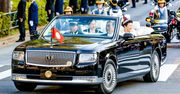 Cesarz Japonii wybrał Toyotę. Naruhito pokazał się poddanym w kabriolecie