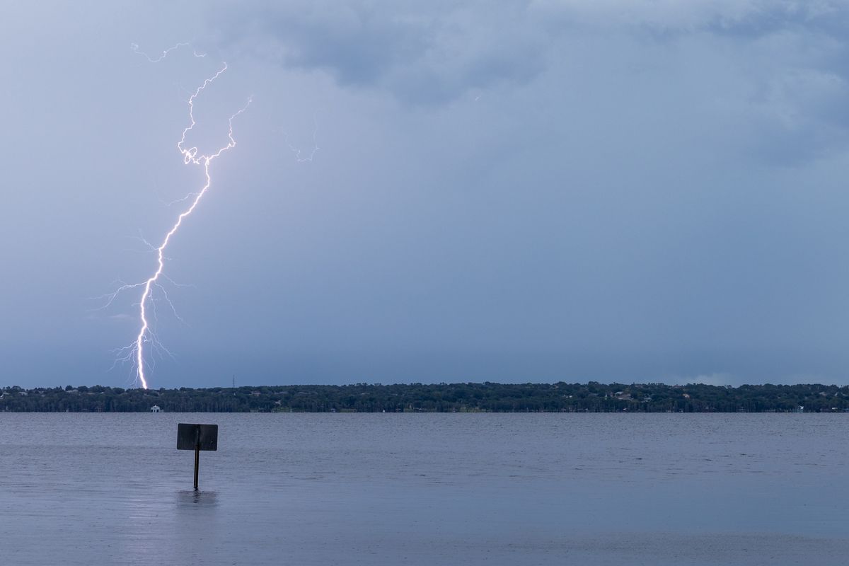 Burze nad Polską. Na jeziorze Śniardwy zatonął jacht - zdjęcie ilustracyjne 