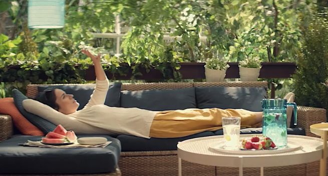 Domowy odpoczynek w wiosennej kampanii IKEA (wideo)
