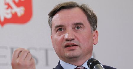 Zakaz w Jeruzalu pod Warszawą. Zbigniew Ziobro ma tam swoją posiadłość