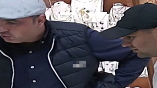Próbowali okraść jubilera. Policjanci opublikowali zdjęcia sprawców i proszą o pomoc