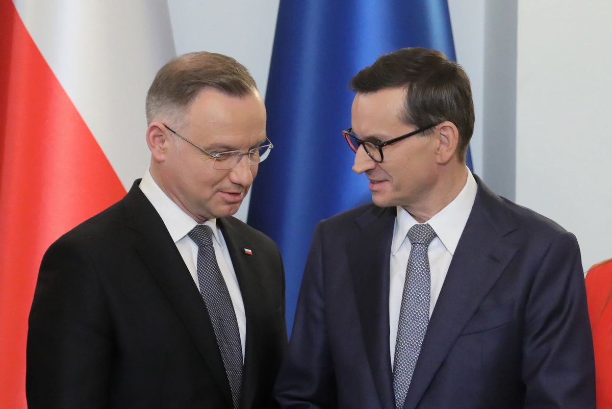 Prezydent Andrzej Duda i powołany na stanowisko premiera Mateusz Morawiecki podczas uroczystości zaprzysiężenia Rady Ministrów