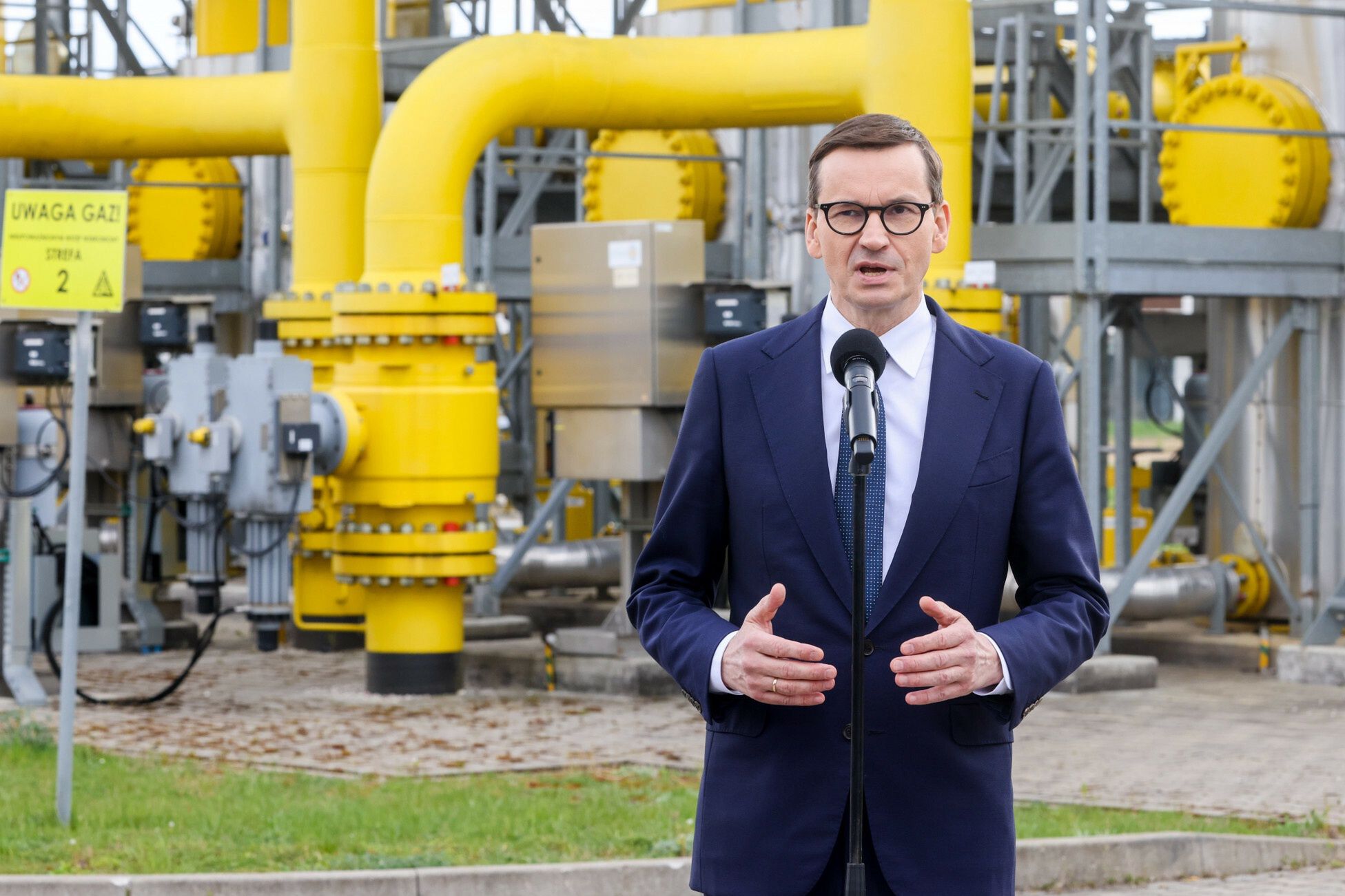 Premier Morawiecki o wstrzymaniu dostaw gazu z Rosji27.04.2022 Rembelszczyzna Konferencja prasowa premiera Mateusza Morawieckiego nt. przerwy w dostawach gazu przez rosyjski Gazprom
fot. Andrzej Iwanczuk/REPORTER
n/z: Mateusz MorawieckiAndrzej Iwanczuk/REPORTER