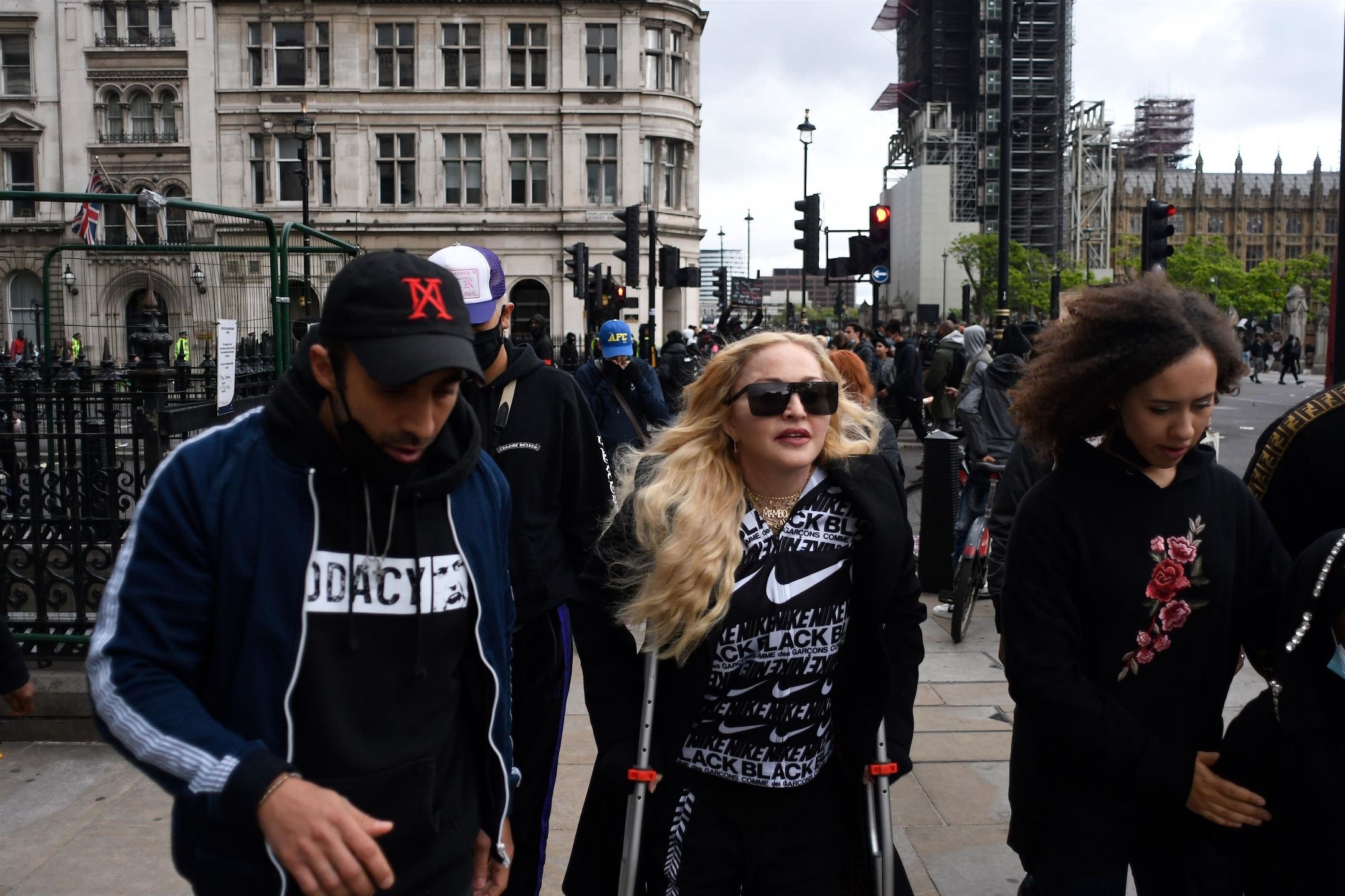 Madonna o kulach na marszu Black Lives Matter