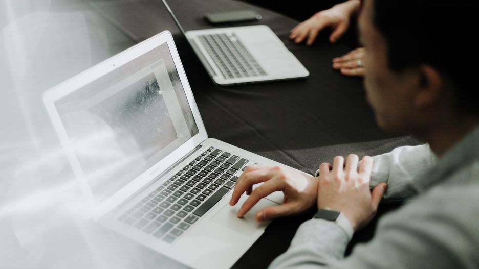 Aż 1,6 mln uczniów w czasie lockdownu nie miało dostępu do komputerów i internetu