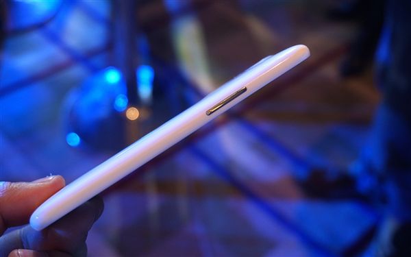 ZTE Blade A1 to jeden z najtańszych smartfonów z czytnikiem linii pailarnych 4