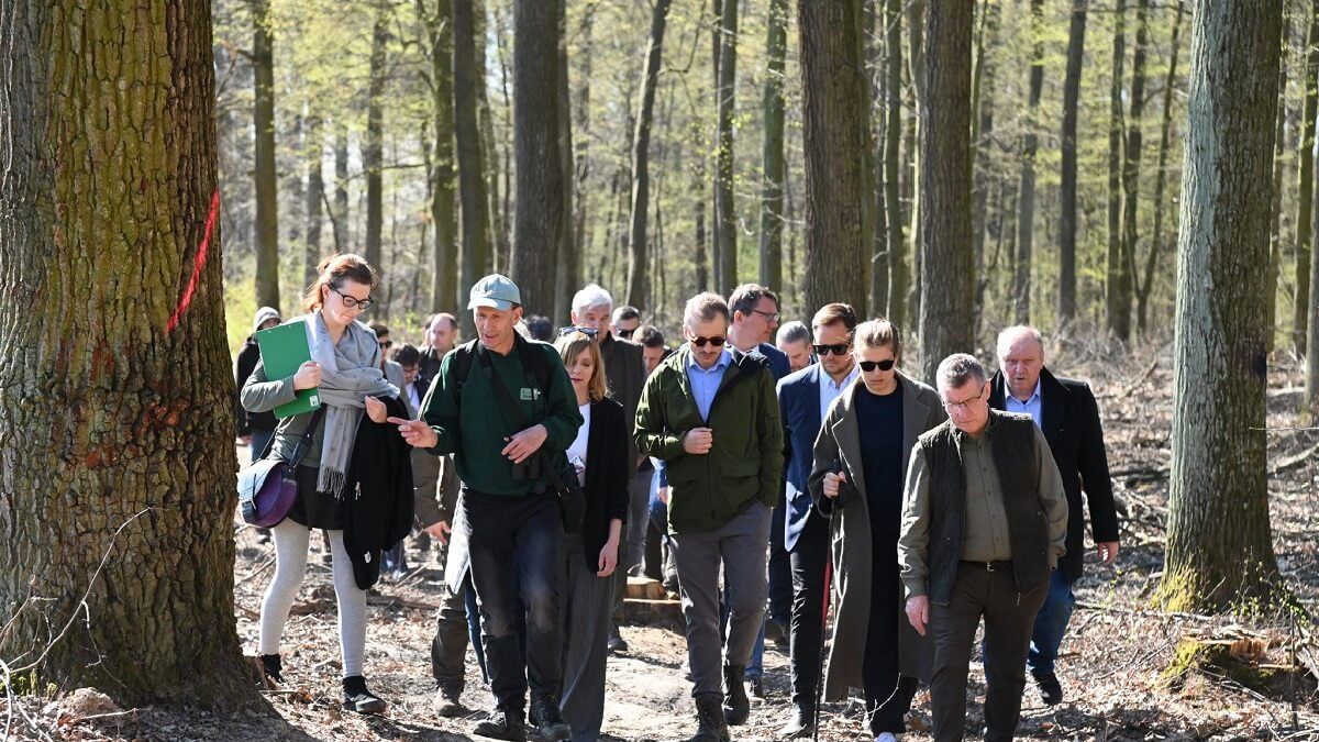Konsultacje społeczne z władzami i leśnikami