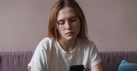 Padłaś ofiarą cloakingu? Okrutny trend w internetowym randkowaniu