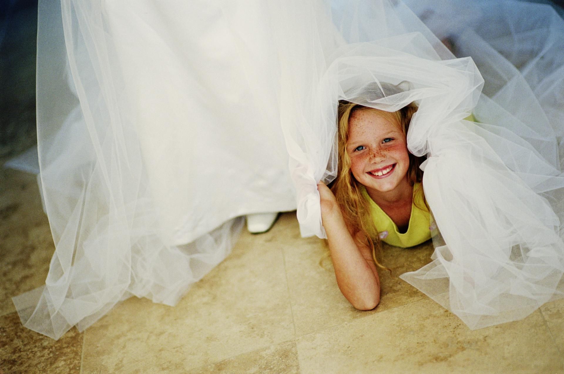 Ile podarować młodej parze, gdy wybieramy się na wesele z dzieckiem?