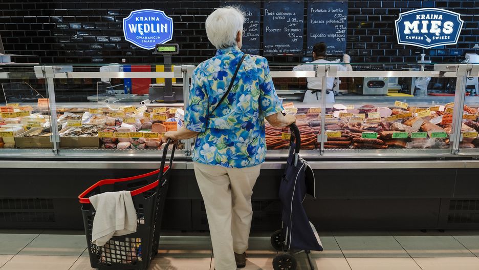 Inside A Biedronka Supermarket As Polish Inflation Eases to 17-Month Low
Customers browse produce inside Biedronka supermarket, operated by Jeronimo Martins SGPS SA, in Warsaw, Poland, on Tuesday, Aug. 22, 2023. Polish inflation slowed to its lowest rate in 17 months, making it more likely that the central bank will start cutting interest rates as early as in September. Photographer: Damian Lemaski/Bloomberg via Getty Images
Bloomberg
polish, european, e.u., eu, emea, consumer goods, poland economy, food stores supermarke, industries, euro members, consumer staples, business news