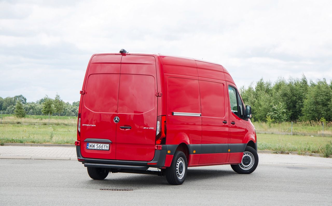 Mercedes Sprinter od laty wygląda zgrabnie i elegancko, a najnowsze wydanie moim zdaniem również lekko.