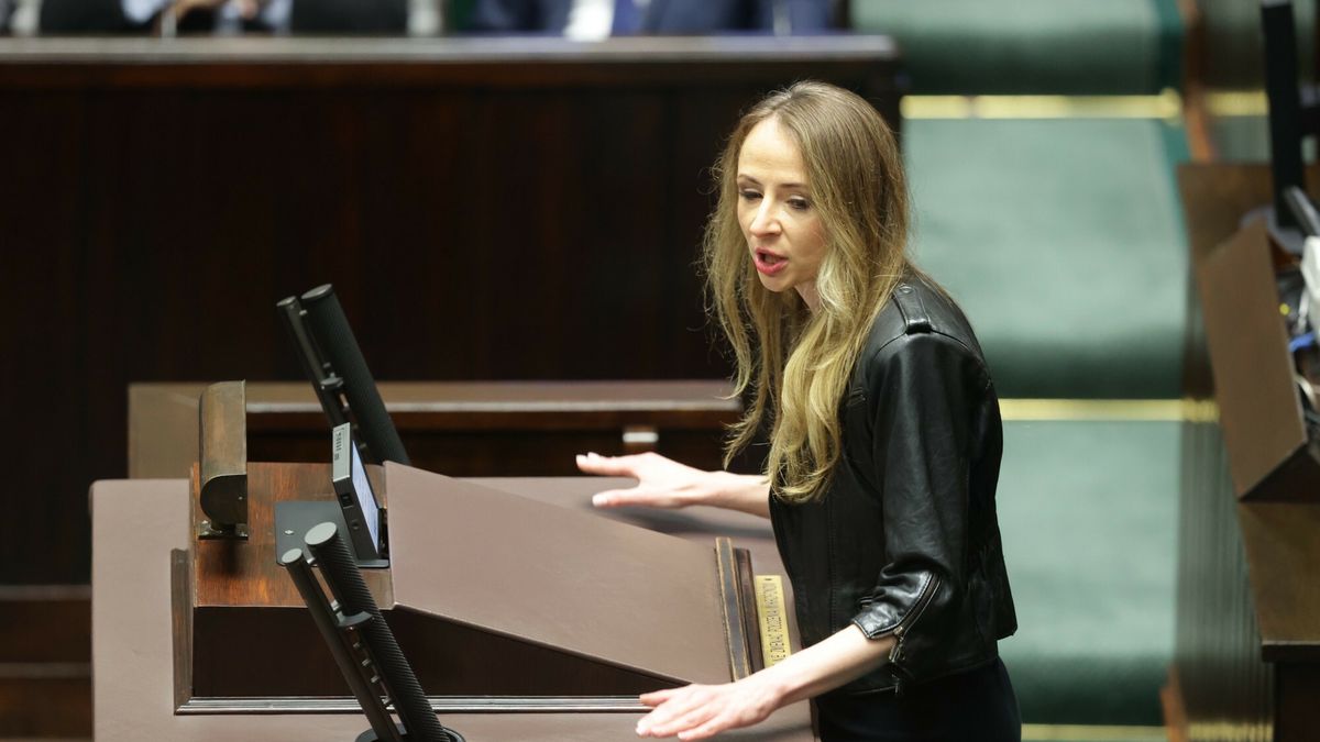 7. posiedzenie Sejmu X kadencji
06.03.2024 Warszawa 7. posiedzenie Sejmu X kadencji fot. Tomasz Jastrzebowski/REPORTER
N/z: Agnieszka Dziemianowicz-Bak
Tomasz Jastrzebowski/REPORTER