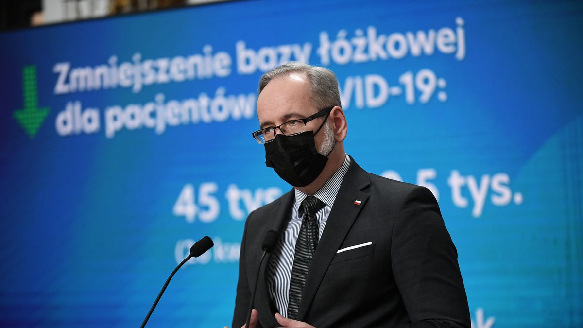 Warszawa, 04.05.2021. Koronawirus w Polsce. Minister zdrowia Adam Niedzielski podczas konferencji prasowej w Ministerstwie Zdrowia w Warszawie, 4 bm. Konferencja dot. sytuacji epidemiologicznej w kraju. (aldg) PAP/Marcin Obara