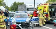 Groźny wypadek w Warszawie. Ciężarówka uderzyła w radiowóz