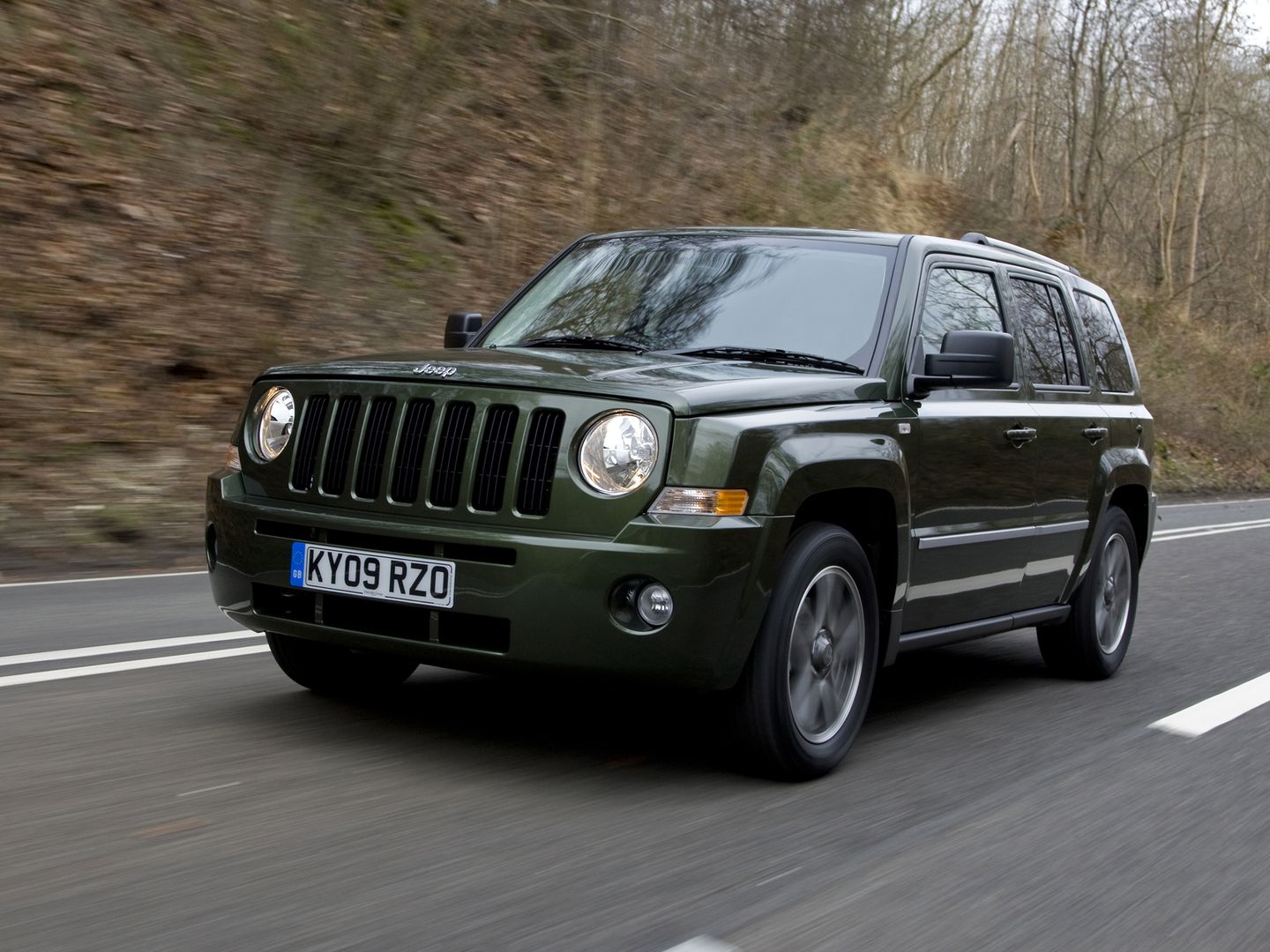 Choć Jeep Patriot ma bojowy wygląd i nazwę, nadaje się najlepiej na drogi utwardzone