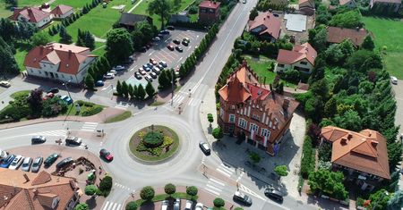 Burmistrz Niepołomic wraca do pracy. Sąd uchylił zawieszenie w czynnościach służbowych.