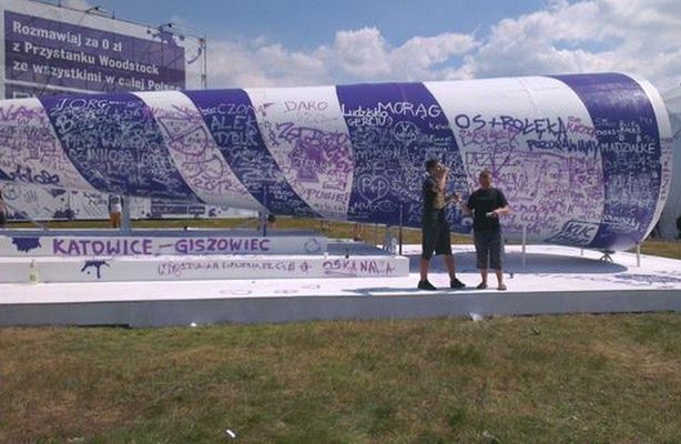 Przystanek Woodstock z darmowym Internetem i aplikacją informacyjną
