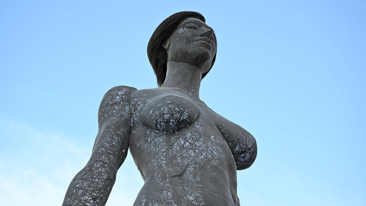 Rzeźba nagiej kobiety w San Francisco.