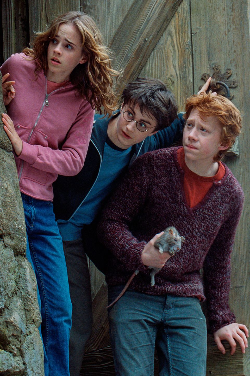 Actor, Emma Watson (L) Daniel Radcliffe (M) and Rupert Grint (R) on the set of the film 'Harry Potter & The Prisoner of Azkaban', London, England, 2003 (Photo by Murray Close/ Getty Images)
