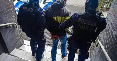 Śląskie. Przez rok znęcał się nad partnerką. Został zatrzymany i trafił do aresztu