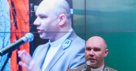Lasy Państwowe: ziemia i setki tysięcy złotych dla fundacji księdza