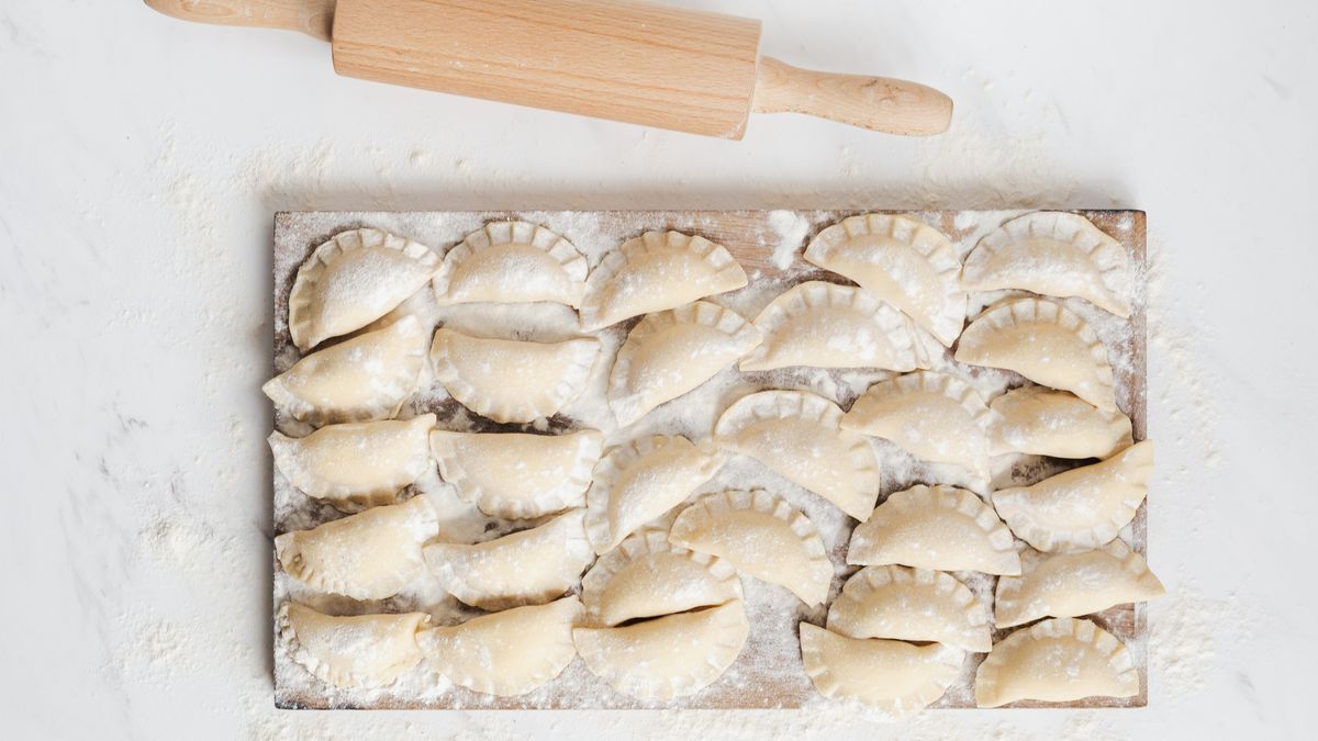 Pierogi z kaszą gryczaną to tani i pyszny sposób na obiad