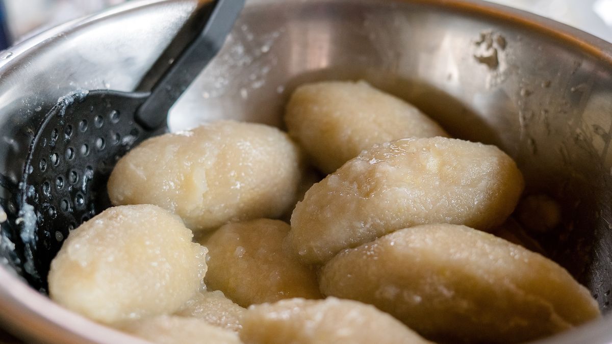 Męcybuły to tradycyjne danie pochodzące z ziemi świętokrzyskiej