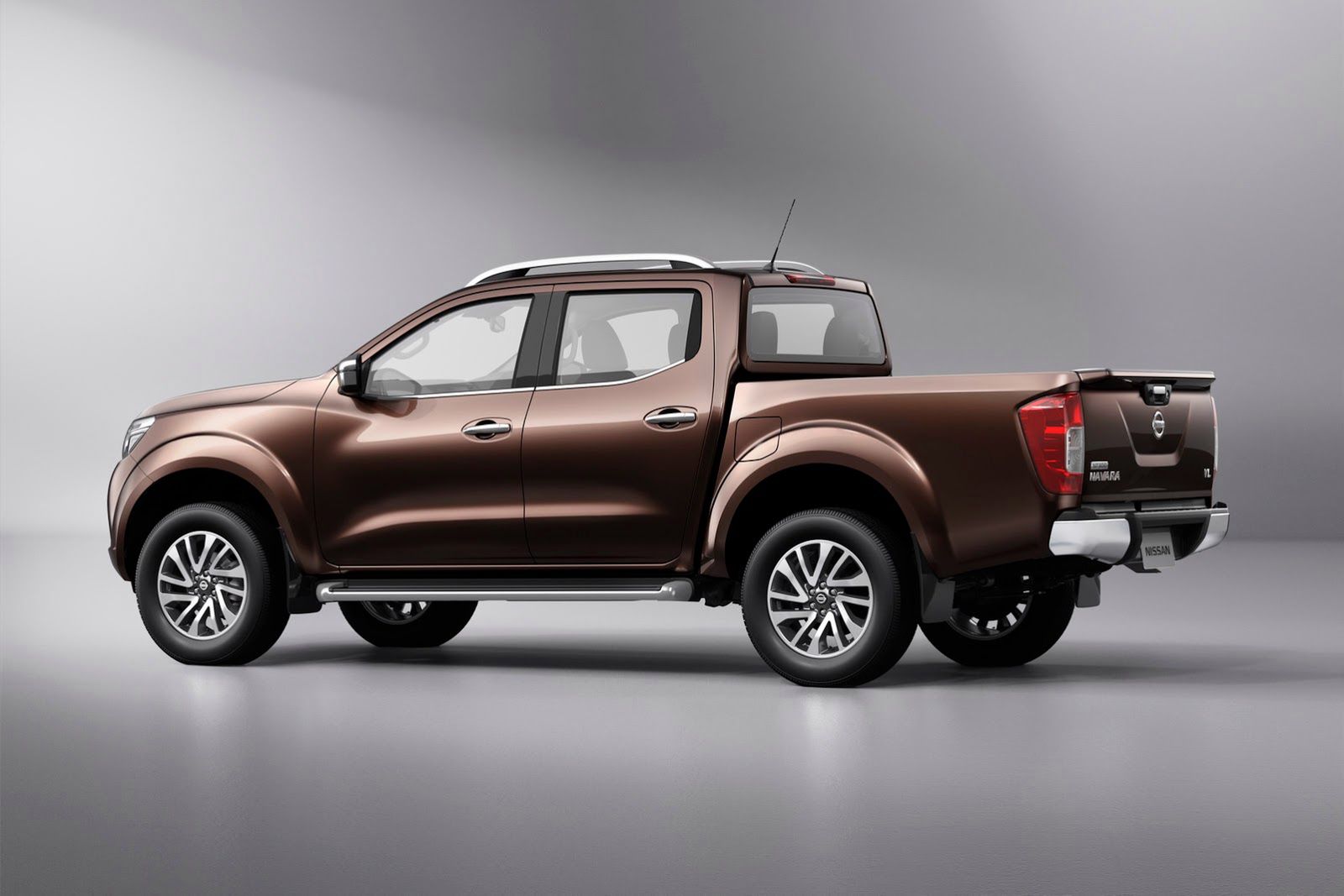 Nowy Nissan Navara - obszerna galeria producenta 11