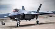 Przylot pierwszej pary samolotów F-35 Husarz już wkrótce. 20 lat wcześniej przyleciały F-16