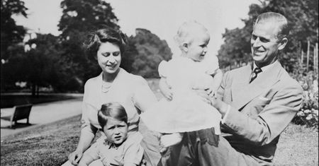 Książę Filip i królowa Elżbieta: miłość stała jak monarchia