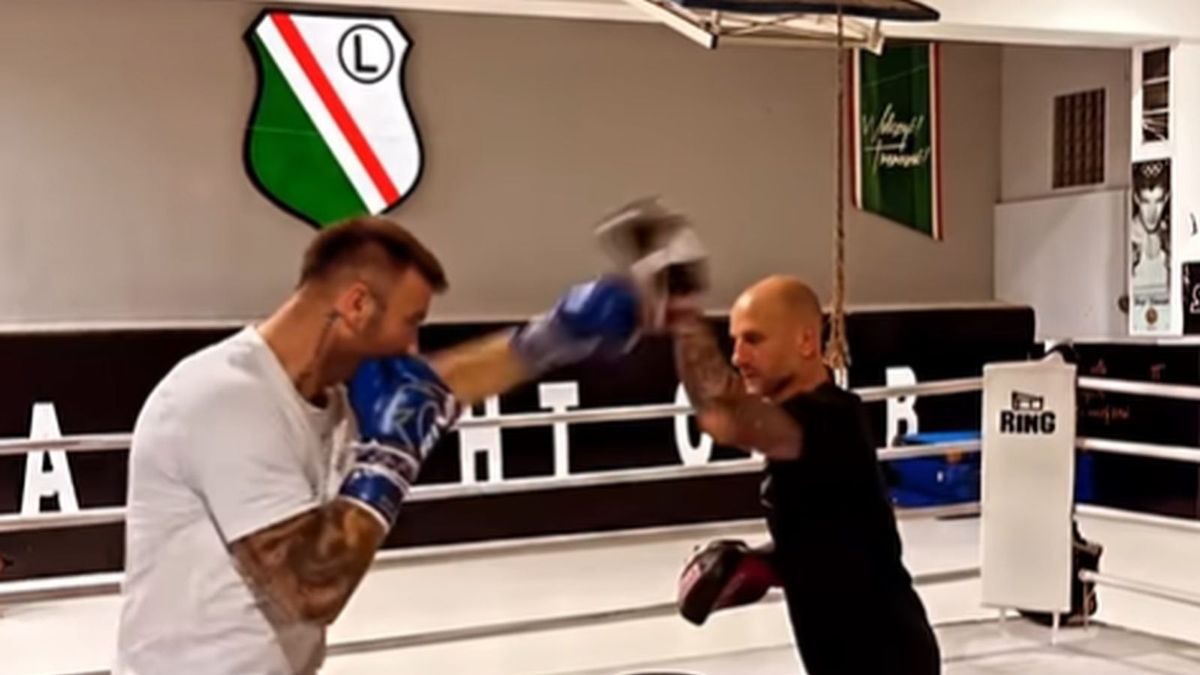 Na zdjęciu: Artur Boruc na treningu w 
Legia Fight Club
