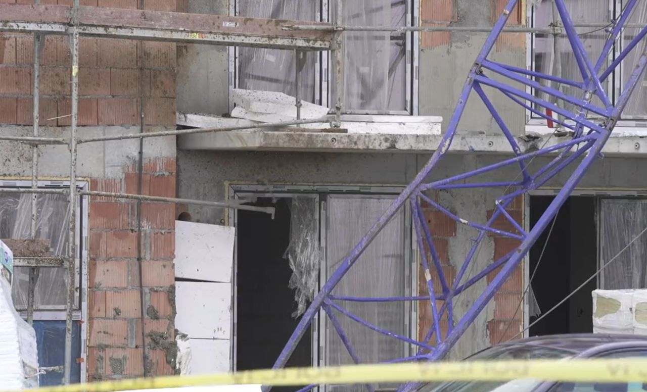 Wichura przewróciła dźwig w Krakowie. Nagranie z miejsca zdarzenia