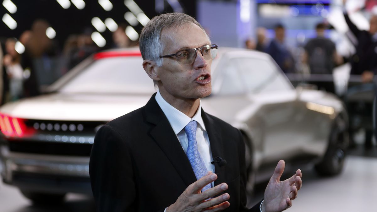 (FILE) - Then PSA group CEO Carlos Tavares speaks during a presentation at the Paris Motor Show 'Mondial de l'Automobile' in Paris, France, 02 October 2018 (re-issued 01 December 2024). The Board of Directors of automobile conglomerate Stellantis accepted the resignation of its CEO Carlos Tavares with immediate effect, according to a press released published on 01 December 2024. A new Interim Executive Committee, chaired by Stellatis chairman John Elkann, will in charge until a new CEO is found within the first half of 2025. EPA/IAN LANGSDON *** Local Caption *** 54669745 Dostawca: PAP/EPA.