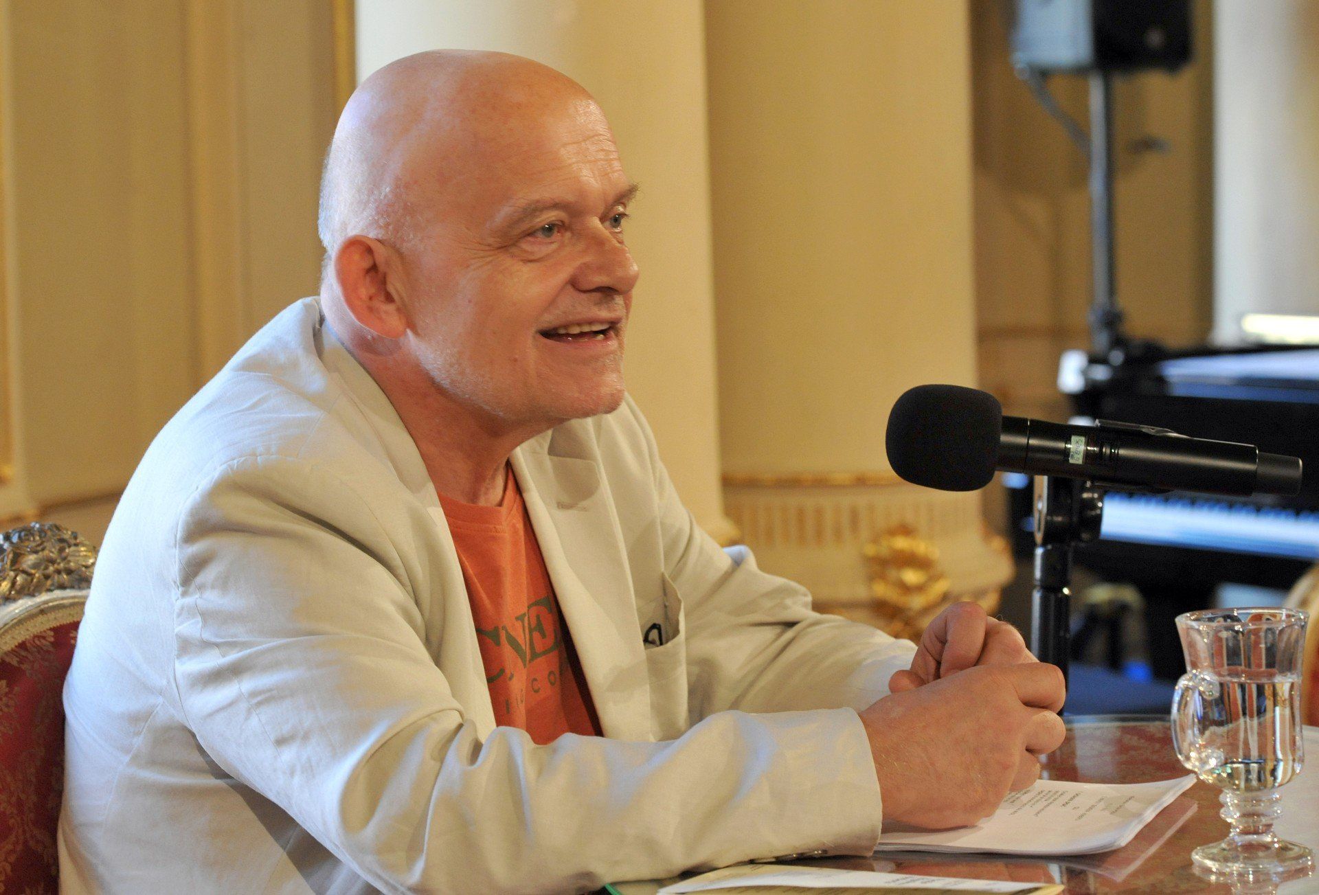 Na „Scenie Letniej” Teatru Osterwy przy ulicy Teatralnej w Gorzowie, w sobotę (05.07 godz. 20.30) - Adam Ferency wystąpi w monodramie „Sprzedawca życzeń”.
