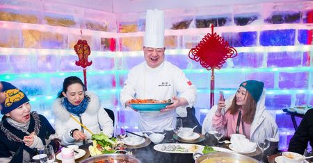 Chińska restauracja oczarowuje klientów codziennym pokazem śniegu