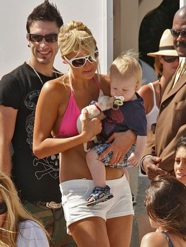 Paris Hilton z dzieckiem