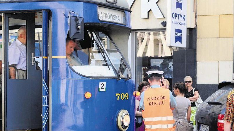 Tramwaje są blokowane przez roztargnionych kierowców najczęściej przy placu Wolności