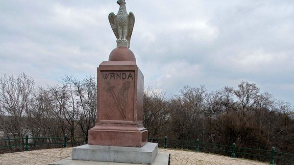 Sama naprawa kostki nic już nie da, potrzebny remont kopca