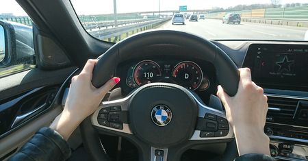 "Przejeżdżam 100 tysięcy kilometrów rocznie. Polscy kierowcy to ofermy"