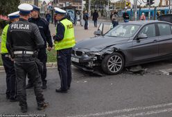 Nieoznakowane BMW zderzyło się z autem we Wrocławiu. Cztery osoby w szpitalu