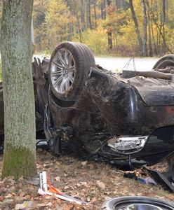 Opolskie: Samochód wpadł do rowu i potem dachował. Nie żyje jedna osoba