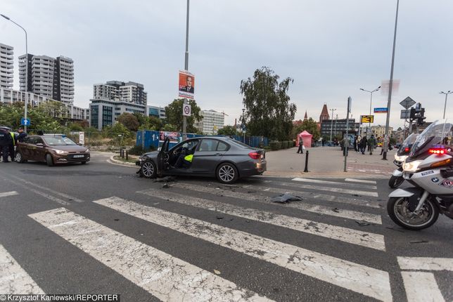 Rozbite policyjne BMW we Wrocławiu 