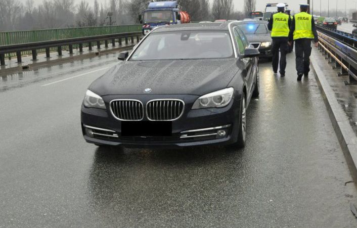 Szalony pościg za skradzionym BMW. Pomogła blokada Trasy Siekierkowskiej